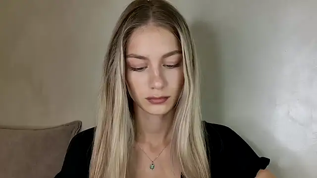 Snapshot of GabriellaOlsen chatting on 09.28.25 GabriellaOlsen online show from 09.28.25