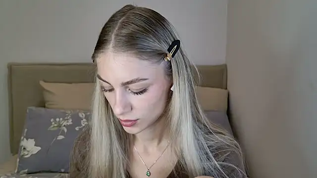 Snapshot of GabriellaOlsen chatting on 10.14.25 GabriellaOlsen online show from 10.14.25