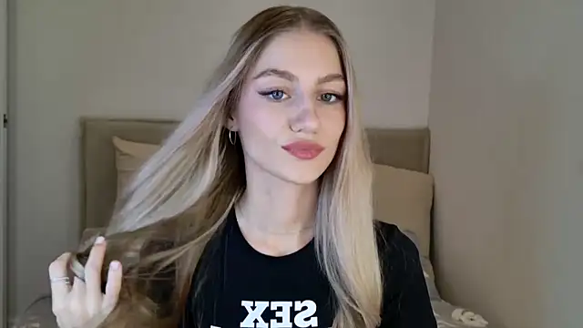 Snapshot of GabriellaOlsen chatting on 10.18.25 GabriellaOlsen online show from 10.18.25