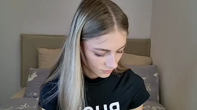 Snapshot of GabriellaOlsen chatting on 10.19.25 GabriellaOlsen online show from 10.19.25