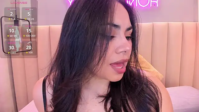 Snapshot of Naomymonroe_ chatting on 06.17.26 Naomymonroe online show from 06.17.26
