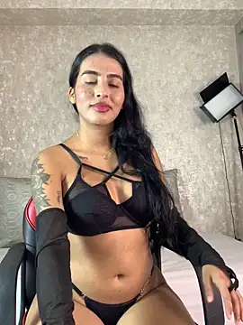 Snapshot of genesissara chatting on 12.22.25 genesissara online show from 12.22.25