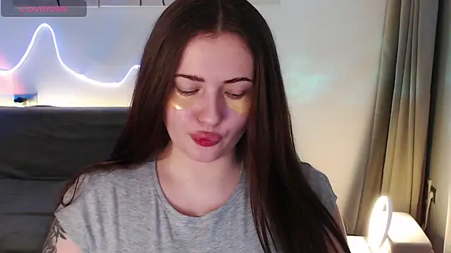 Snapshot of Ollie_James chatting on 11.21.25 Ollie James online show from 11.21.25