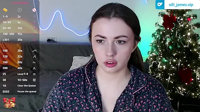 Snapshot of Ollie_James chatting on 12.04.25 Ollie James online show from 12.04.25