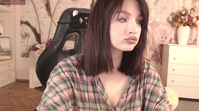 BritneyBarker online show from 09.18.25