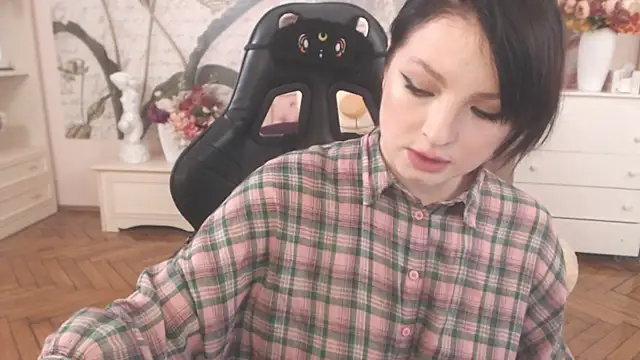 BritneyBarker online show from 04.27.26