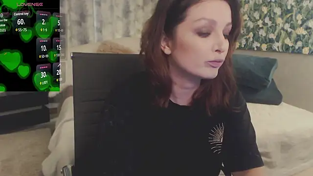 Snapshot of BritneyBarker chatting on 06.18.26 BritneyBarker online show from 06.18.26