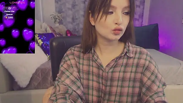 Snapshot of BritneyBarker chatting on 07.19.26 BritneyBarker online show from 07.19.26