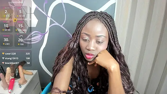 Snapshot of Sara_Naugty chatting on 11.30.25 Sara Naugty online show from 11.30.25