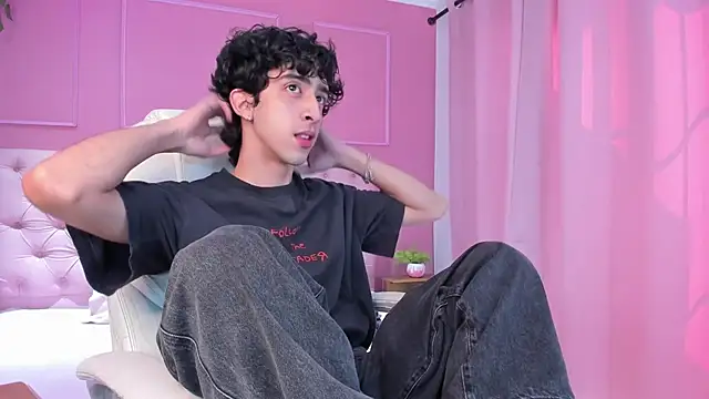 Snapshot of Alezzandro_ chatting on 01.22.25 Alezzandro online show from 01.22.25