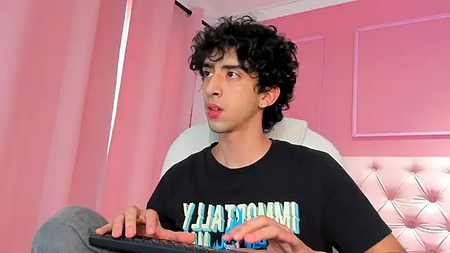 Snapshot of Alezzandro_ chatting on 01.27.25 Alezzandro online show from 01.27.25