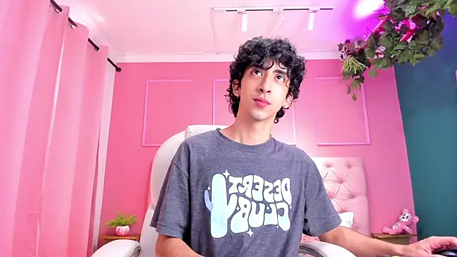 Snapshot of Alezzandro_ chatting on 01.29.25 Alezzandro online show from 01.29.25