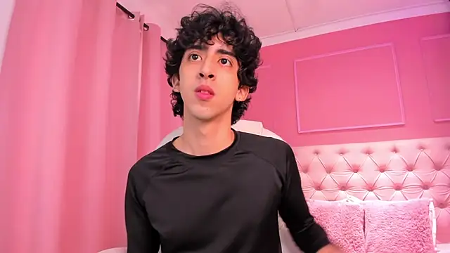 Snapshot of Alezzandro_ chatting on 02.10.25 Alezzandro online show from 02.10.25