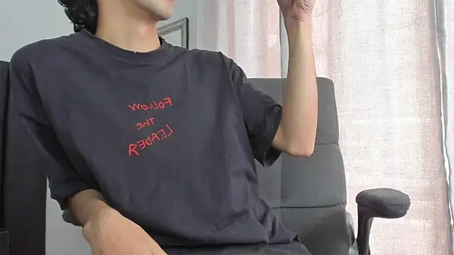 Snapshot of Alezzandro_ chatting on 02.12.25 Alezzandro online show from 02.12.25