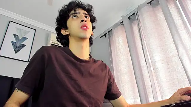 Snapshot of Alezzandro_ chatting on 02.20.25 Alezzandro online show from 02.20.25