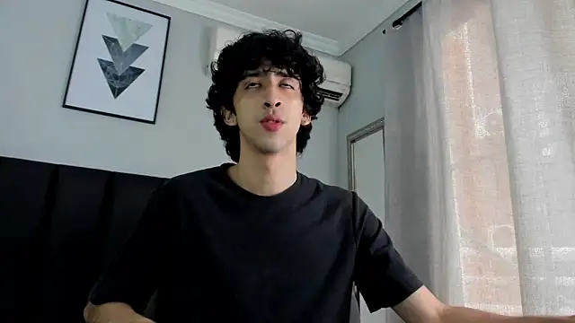 Snapshot of Alezzandro_ chatting on 03.04.25 Alezzandro online show from 03.04.25