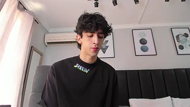 Snapshot of Alezzandro_ chatting on 03.10.25 Alezzandro online show from 03.10.25