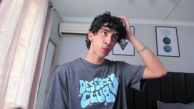 Snapshot of Alezzandro_ chatting on 03.13.25 Alezzandro online show from 03.13.25