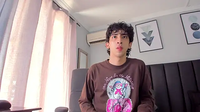 Snapshot of Alezzandro_ chatting on 03.18.25 Alezzandro online show from 03.18.25