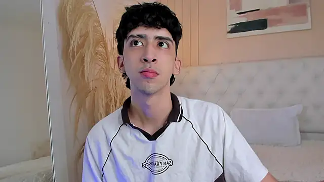 Snapshot of Alezzandro_ chatting on 10.02.25 Alezzandro online show from 10.02.25