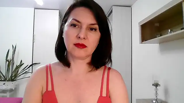 Victoria Glam online show from 04.22.26