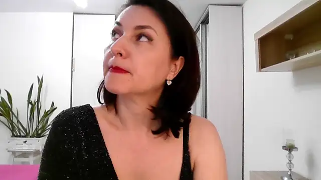 Victoria Glam online show from 04.29.26