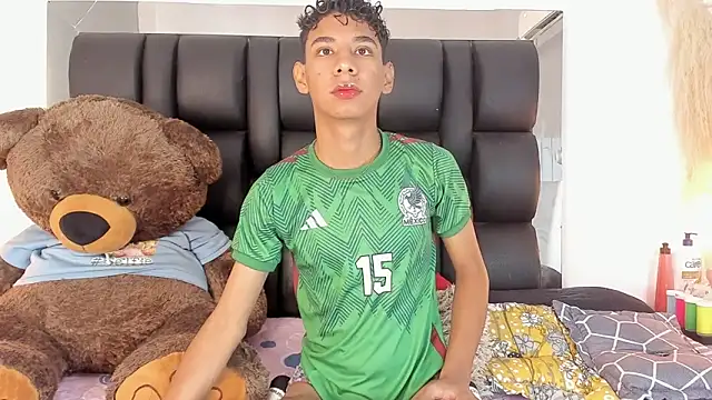 Amberr1 online show from 01.31.25