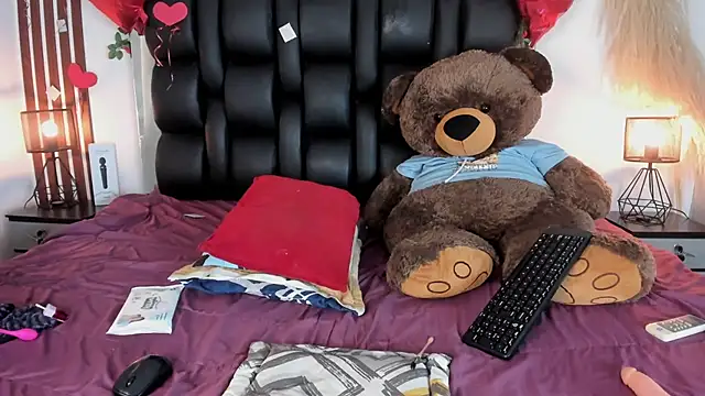 Amberr1 online show from 02.17.25