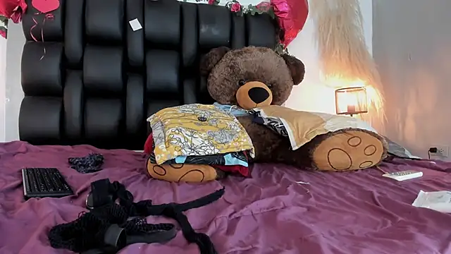 Amberr1 online show from 02.17.25