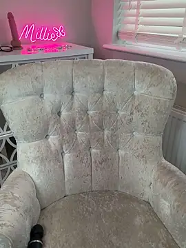 MakemeMillie1 online show from 11.04.25