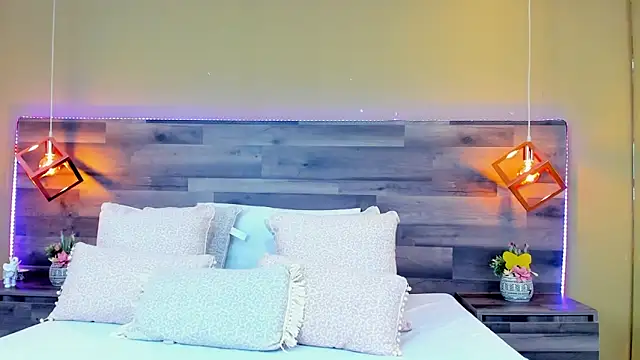 Snapshot of MeganCrow chatting on 02.27.25 MeganCrow online show from 02.27.25