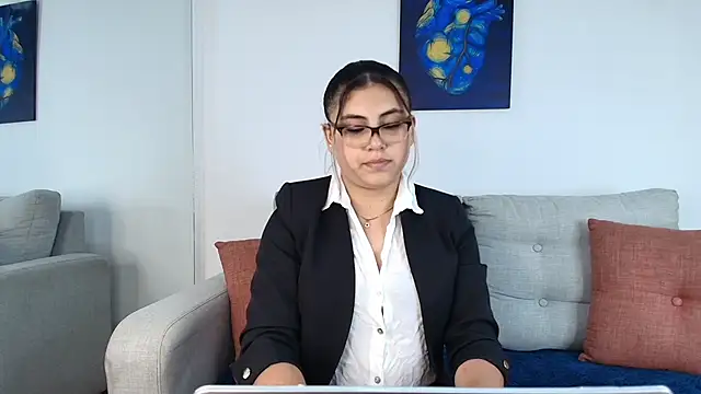 Snapshot of MeganCrow chatting on 10.05.25 MeganCrow online show from 10.05.25