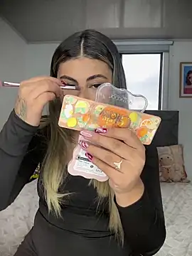 Snapshot of MeganCrow chatting on 12.18.25 MeganCrow online show from 12.18.25