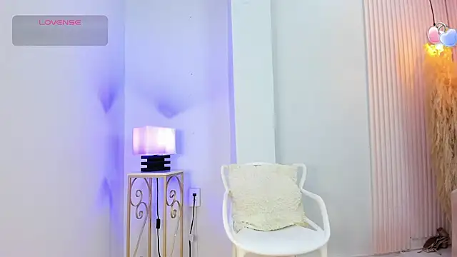 Snapshot of alana_rossetti chatting on 06.27.26 alana rossetti online show from 06.27.26