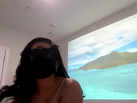 Snapshot of desiiiinigal chatting on 12.18.25 desiiiinigal online show from 12.18.25