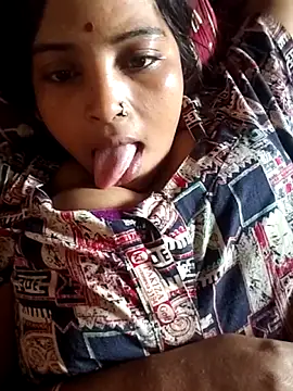 Snapshot of Simrandeshipp chatting on 03.15.26 Simrandeshipp online show from 03.15.26