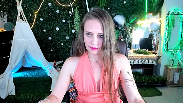 Snapshot of EmiliaBedy chatting on 06.25.26 EmiliaBedy online show from 06.25.26
