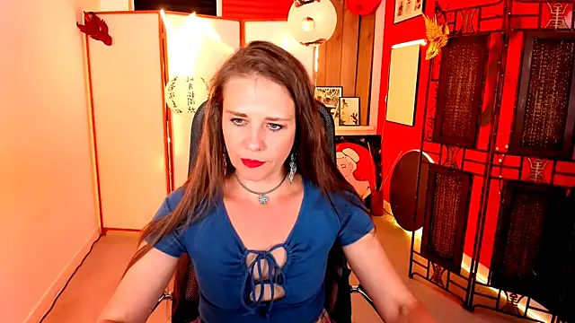 Snapshot of EmiliaBedy chatting on 06.26.26 EmiliaBedy online show from 06.26.26