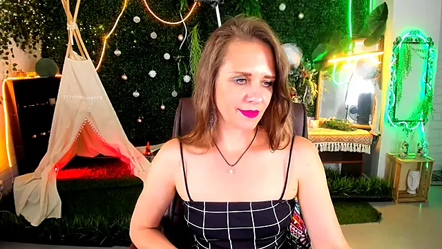 Snapshot of EmiliaBedy chatting on 07.06.26 EmiliaBedy online show from 07.06.26
