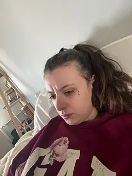 Snapshot of bunnythetailor chatting on 02.19.26 bunnythetailor online show from 02.19.26