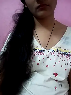 Snapshot of Tanu-00 chatting on 10.04.25 Tanu-00 online show from 10.04.25