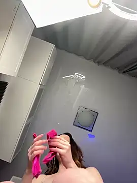 Snapshot of BeautyCutie1 chatting on 02.19.25 BeautyCutie1 online show from 02.19.25