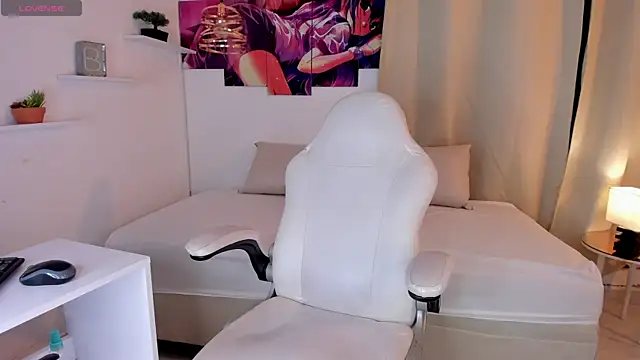 Snapshot of Karime_Oil chatting on 03.04.25 Karime Oil online show from 03.04.25