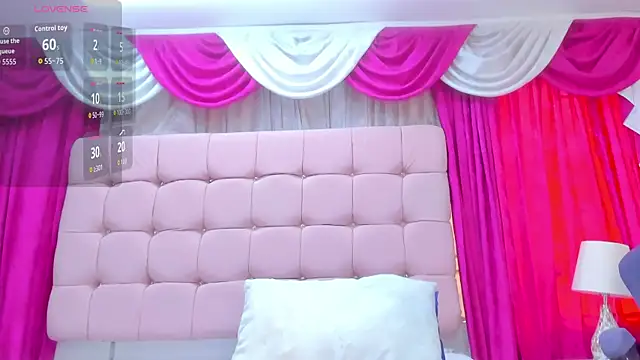 Snapshot of CanelaDevil_ chatting on 09.10.25 CanelaDevil online show from 09.10.25