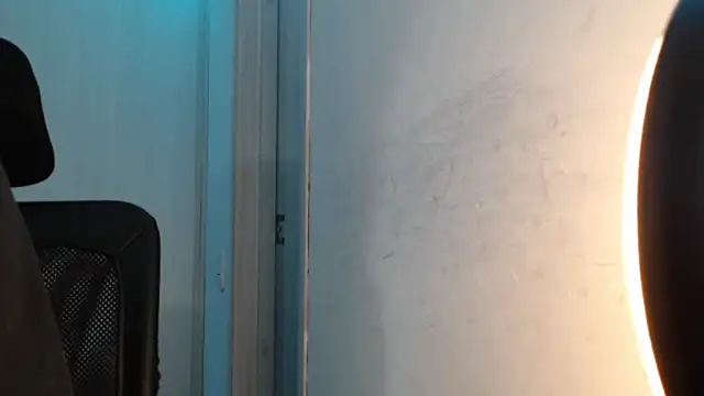 Snapshot of Juanmres chatting on 10.14.25 Juanmres online show from 10.14.25