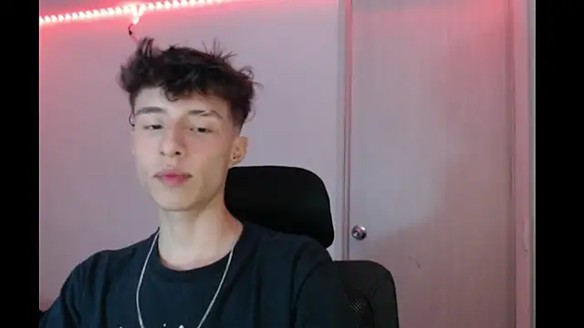 Snapshot of Juanmres chatting on 11.20.25 Juanmres online show from 11.20.25