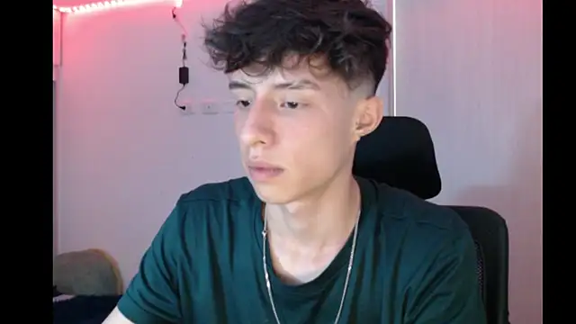 Snapshot of Juanmres chatting on 11.21.25 Juanmres online show from 11.21.25