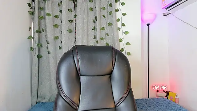 Snapshot of viankaa_miller chatting on 01.08.26 viankaa miller online show from 01.08.26