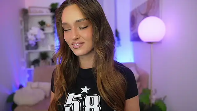 Snapshot of Clara_Nia chatting on 12.14.25 Clara Nia online show from 12.14.25