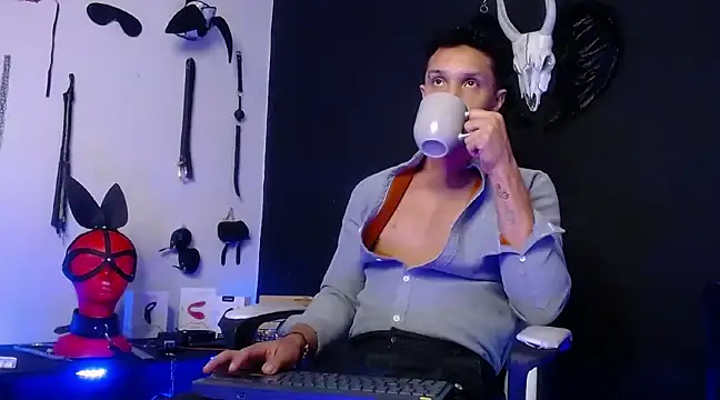 Snapshot of AngeloColleen chatting on 02.05.25 AngeloColleen online show from 02.05.25